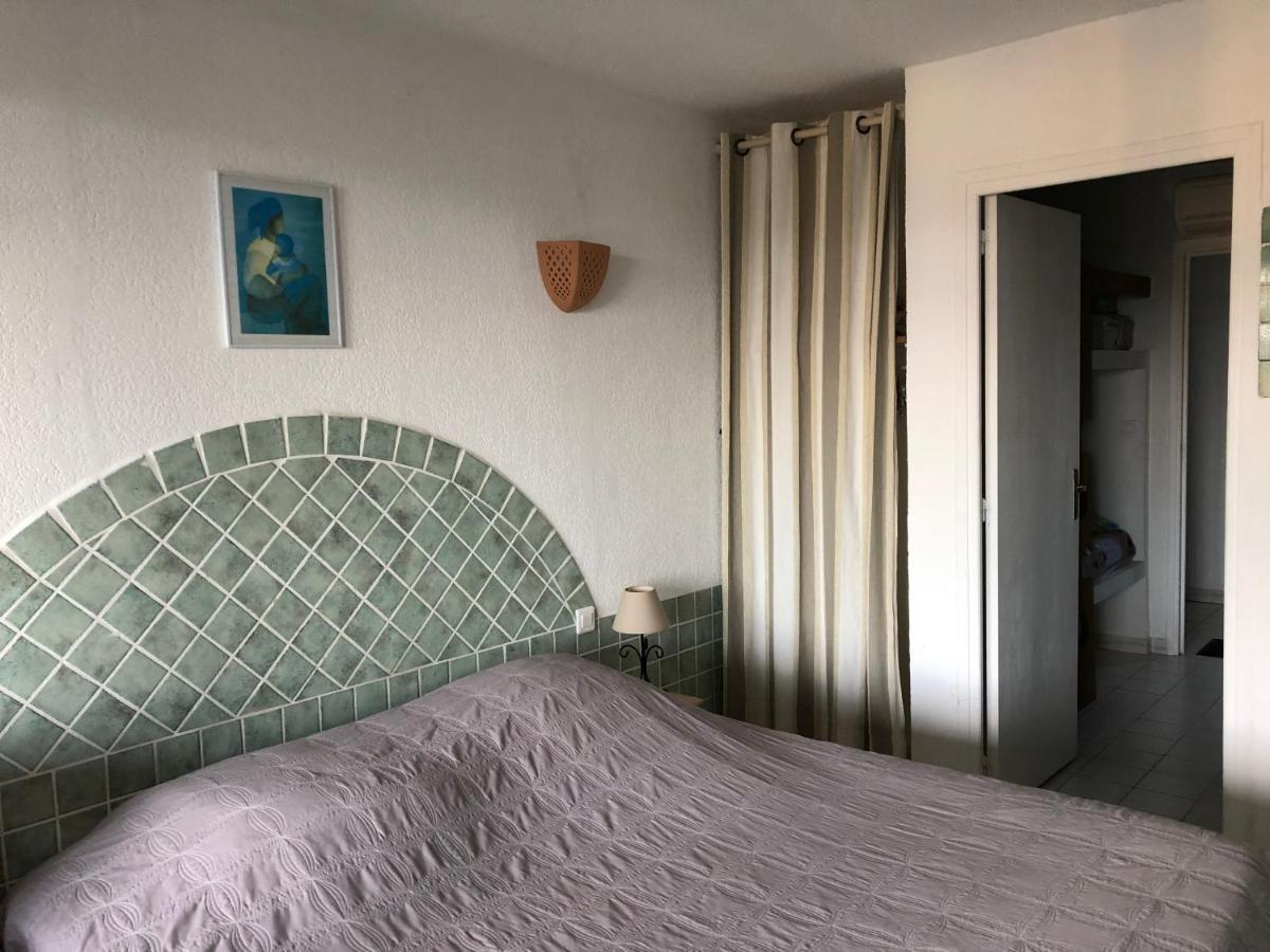 Holiday home Les Pieds Dans L'eau