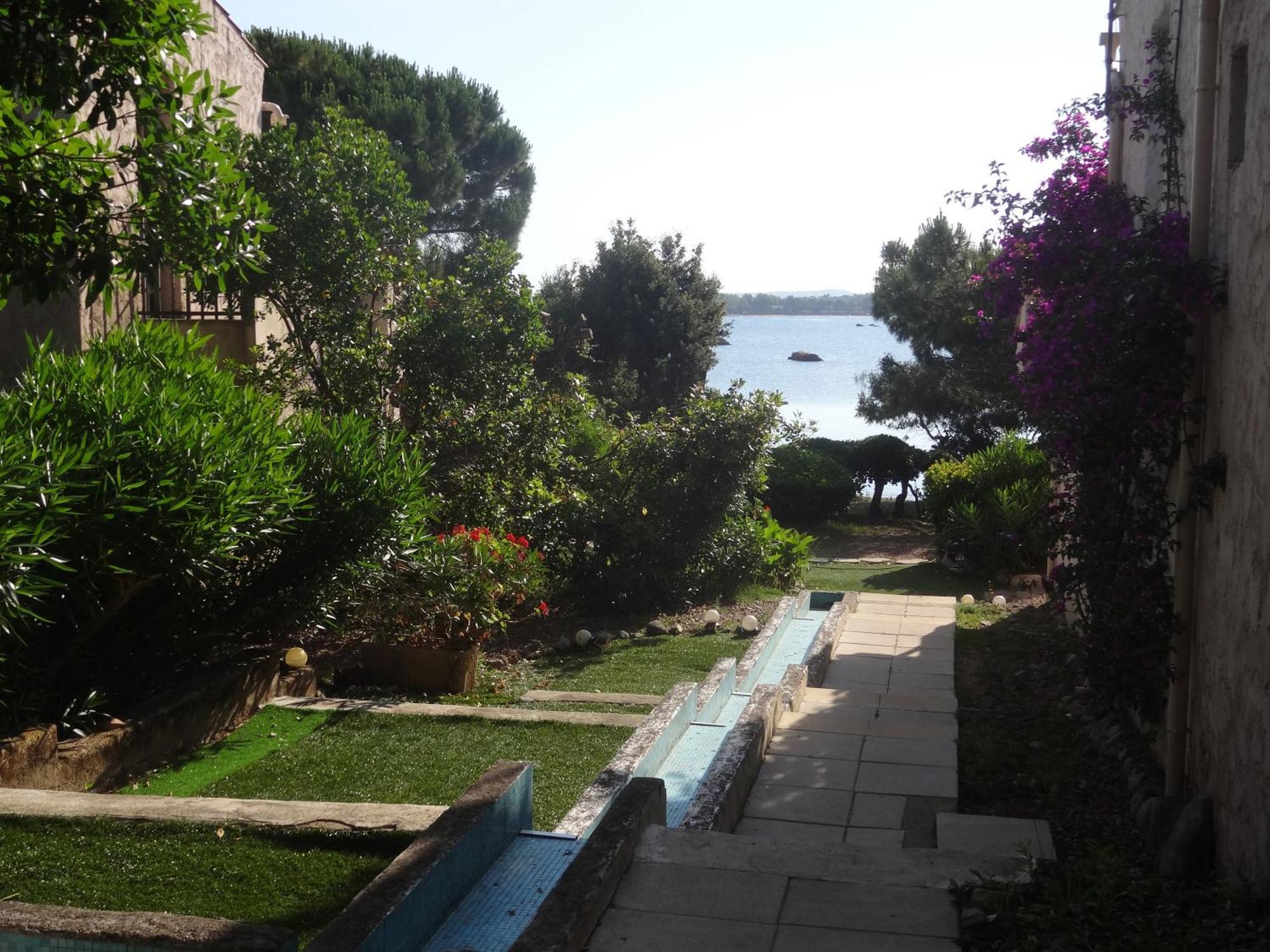 Les Pieds Dans L'eau Holiday home *